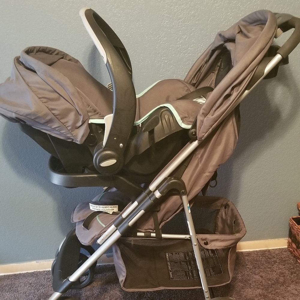 Carseat and stroller combo